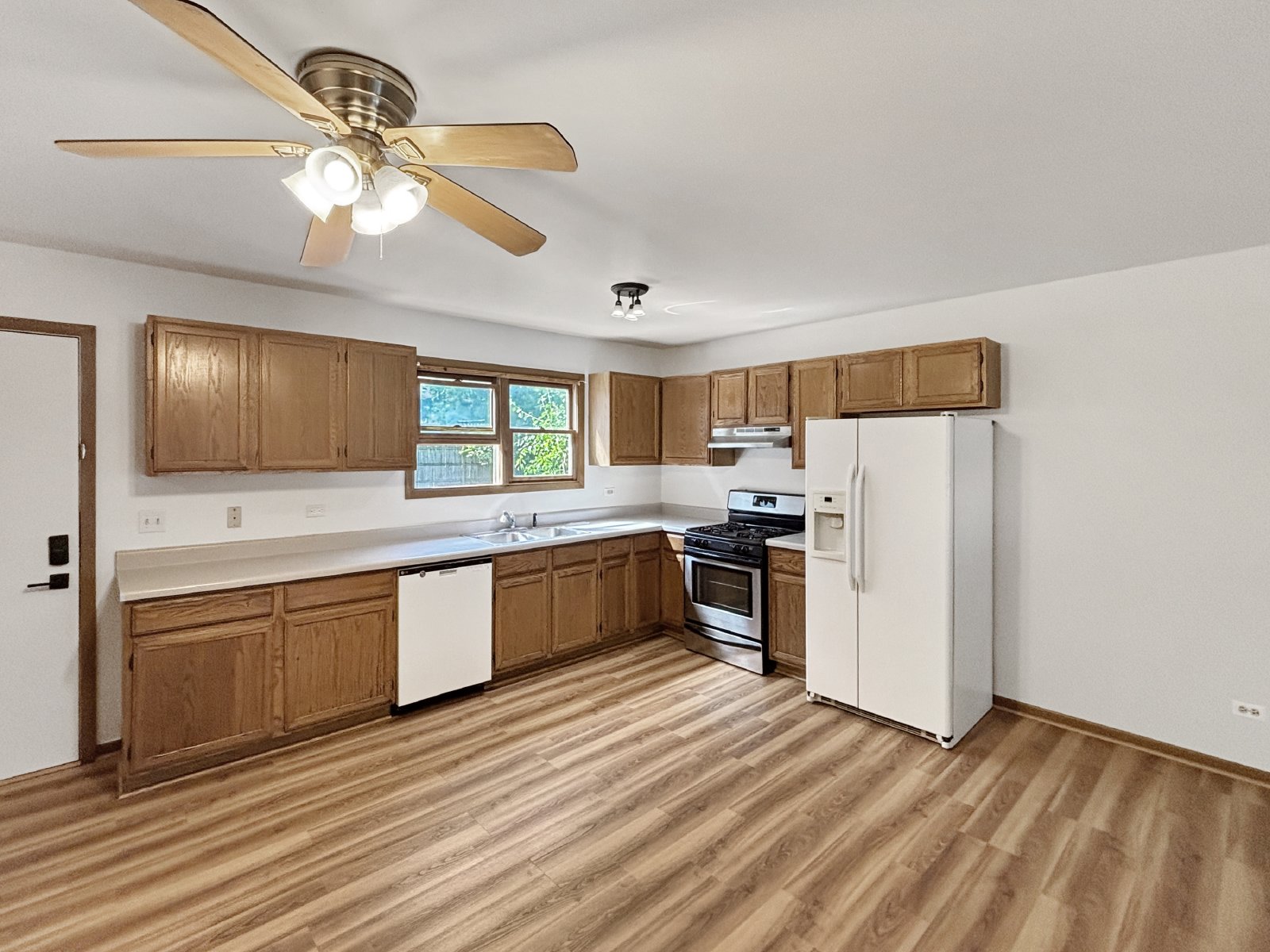 3745 Johns Manville Avenue - 1 property image